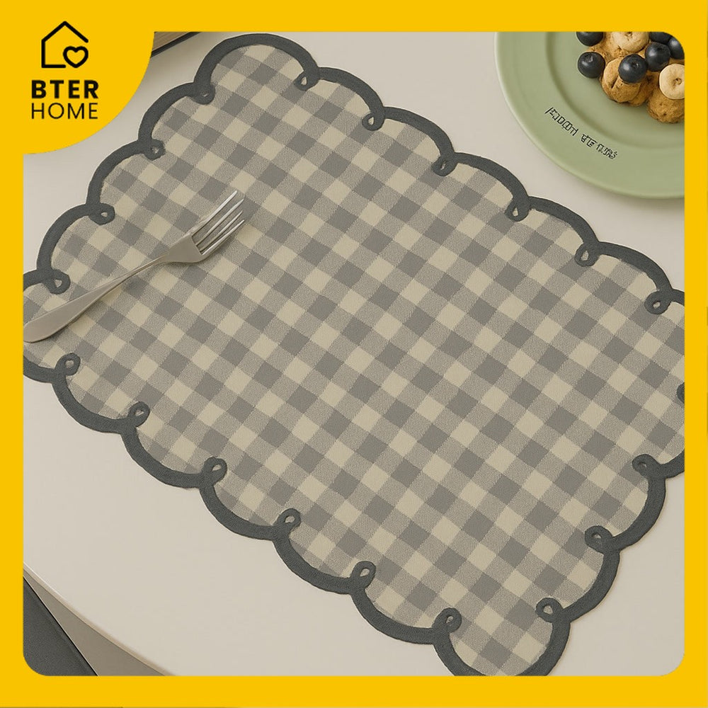 Bter Home Tatakan Piring Placemat Gingham Kotak Pastel Anti Slip Tahan Panas PVC Premium Estetik Scallop Edge