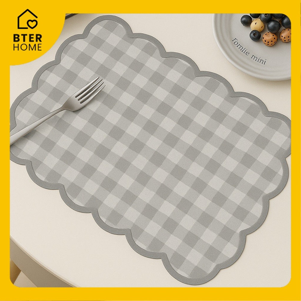 Bter Home Tatakan Piring Placemat Gingham Kotak Cerah Scallop Anti Slip Tahan Panas PVC Premium Mudah Dibersihkan